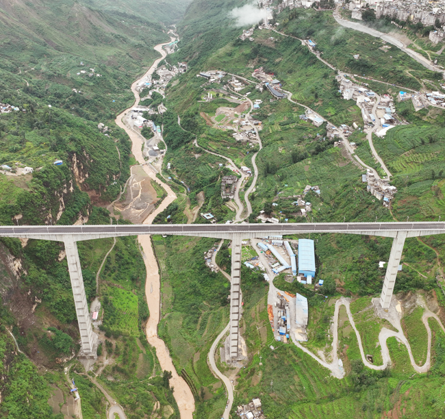 3-金阳河三峡连心桥全长757.7米，...