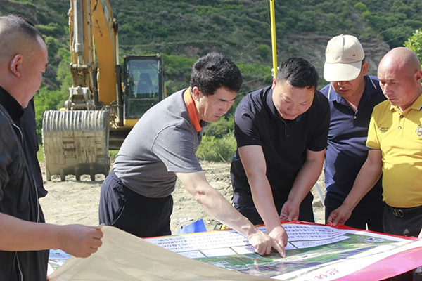 阿坝州人大常委会主任李为国到川汶高速公路TJ7项目调研指导工作