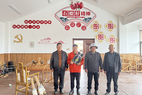 S313草阿路项目党支部赴勒玛坤村开展村办企业对口帮扶活动