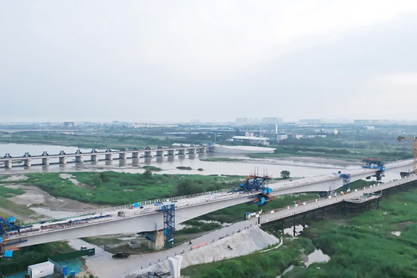 市域（郊）铁路成德线首座跨河大桥顺利合龙