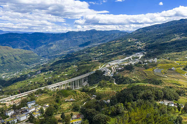 宜攀高速公路全线最长隧道宁会隧道双幅贯通