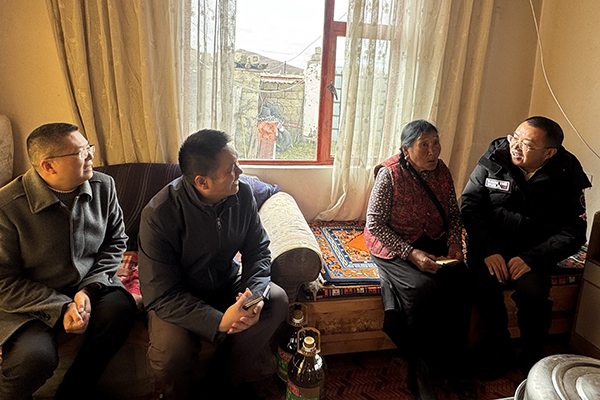 四川路桥党委副书记、副董事长、总经理羊勇前往阿坝县调研托底性帮扶工作