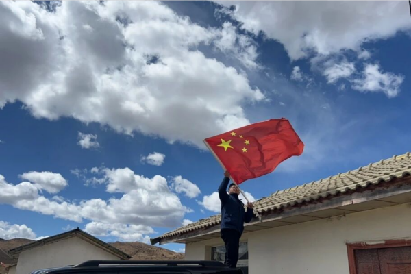 初心赴高原 实干暖贾洛