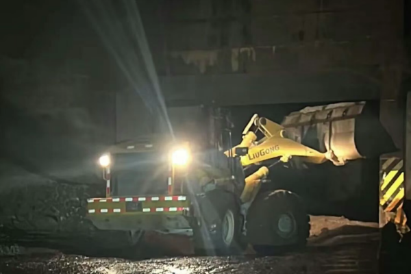 金西高速TJ2标紧急驰援G245国道滑坡抢险救援