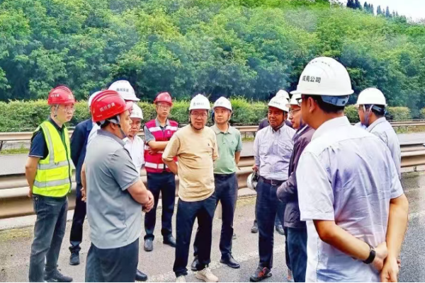 川高公司党委副书记、副董事长、总经理袁飞云赴遂渝高速公路扩容项目调研
