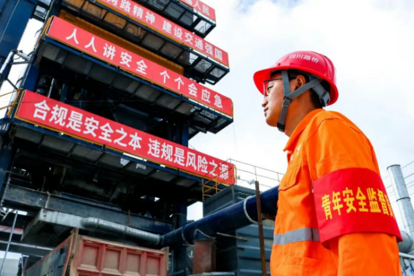 毫厘淬大道，赤诚铸匠心——记路桥工匠刘胜全