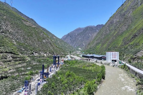 中国公路探访川汶高速公路C2总承包项目