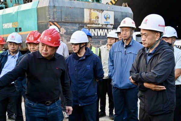 蜀道高速集团党委书记、董事长张航川带队调研西香高速沿线