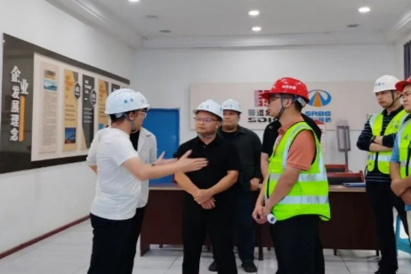 邻水县人民政府副县长唐世锋赴华蓥山隧道项目检查指导工作